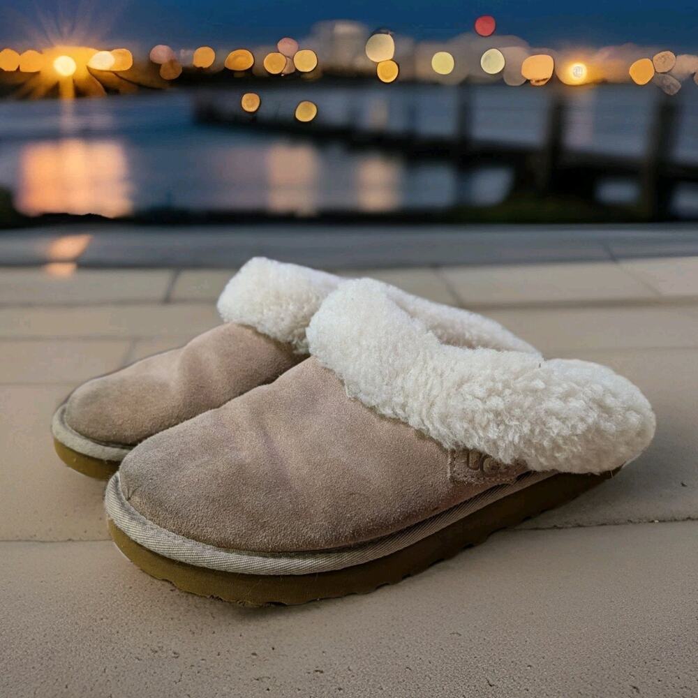 Ugg Australia Women's Cluggette Slipper Suede With Sheepskin Collar US Size 7